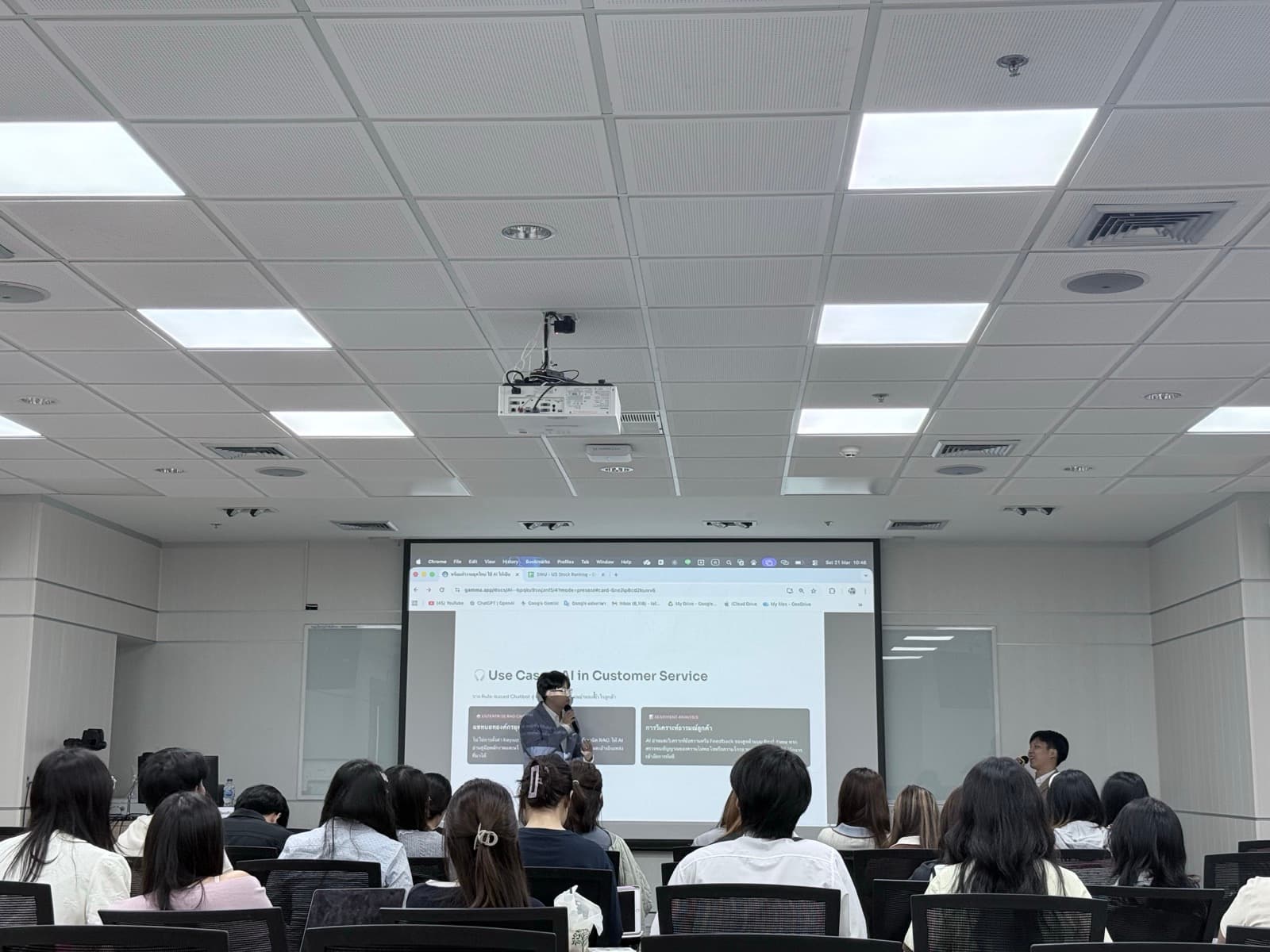 AI-Linker team presenting AI use cases at a corporate training session
